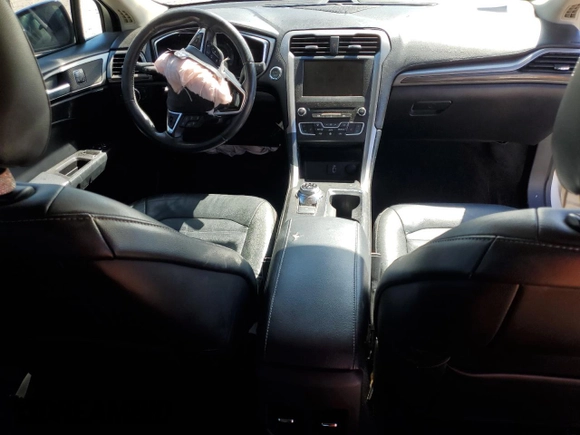 2017 Ford Fusion SE z VIN 3FA6P0HD7HR184691, wystawiony jako Copart lot #52515085 z przebiegiem 113 275 mil mil oraz Szkoda całkowita • Salvage title. Historia ofert i sprzedaży dostępna na DreamBid. Obrazek 8.
