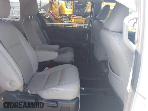 2017 Toyota Sienna XLE Auto Access Seat z VIN 5TDYZ3DC0HS868989, wystawiony jako IAAI lot #42174075 z przebiegiem 189 634 mil mil oraz . Historia ofert i sprzedaży dostępna na DreamBid. Obrazek 8.