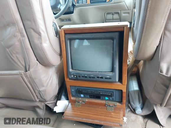 1999 Chevrolet Suburban with VIN 1GBFK16R5XJ335005, listed as a IAAI auction lot 42542755 with 200,599 mi miles and . Bid and sale history available at DreamBid. Image 12.