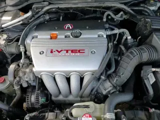 2004 Acura TSX z VIN JH4CL95894C006759, wystawiony jako Copart lot #85486124 z przebiegiem 166 660 mil mil oraz Szkoda całkowita • Salvage title. Historia ofert i sprzedaży dostępna na DreamBid. Obrazek 13.