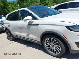2019 Lincoln Nautilus Reserve z VIN 2LMPJ6L96KBL12639, wystawiony jako IAAI lot #42081118 z przebiegiem 23 741 mil mil oraz . Historia ofert i sprzedaży dostępna na DreamBid. Obrazek 13.