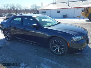 2018 Chrysler 300 with VIN 2C3CCABG4JH261721, listed as a IAAI auction lot 41635352 with 105,195 mi miles. Bid and sale history available at carsss.com. Image 1.