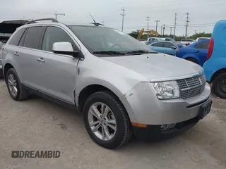 2010 Lincoln MKX z VIN 2LMDJ6JC1ABJ32601, wystawiony jako IAAI lot #42220437 z przebiegiem 98 946 mil mil oraz . Historia ofert i sprzedaży dostępna na DreamBid. Obrazek 1.