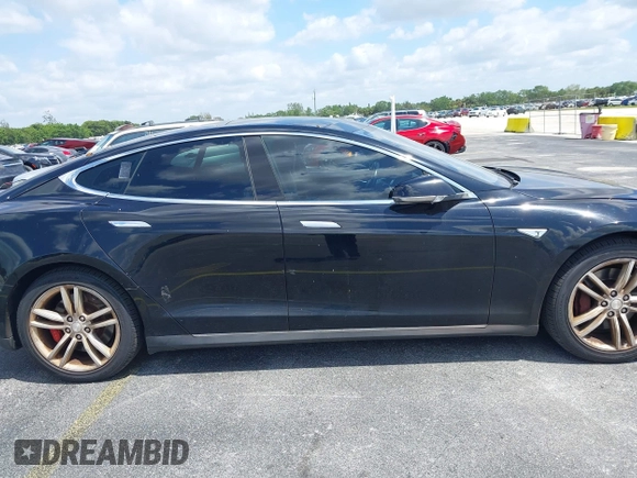 2015 Tesla Model S 85D with VIN 5YJSA1H21FFP79565, listed as a IAAI auction lot 42076401 with 162,139 mi miles. Bid and sale history available at carsss.com. Image 13.