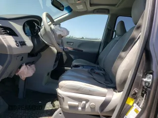 2012 Toyota Sienna XLE AAS z VIN 5TDYK3DC5CS209528, wystawiony jako Copart lot #60453395 z przebiegiem 166 320 mil mil oraz Szkoda całkowita • Salvage title. Historia ofert i sprzedaży dostępna na DreamBid. Obrazek 7.