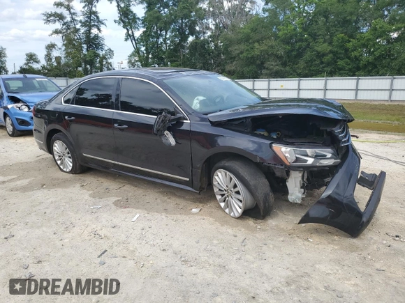 2017 Volkswagen Passat SE z VIN 1VWBT7A39HC030560, wystawiony jako Copart lot #55443585 z przebiegiem 125 397 mil mil oraz Szkoda całkowita • Salvage title. Historia ofert i sprzedaży dostępna na DreamBid. Obrazek 4.