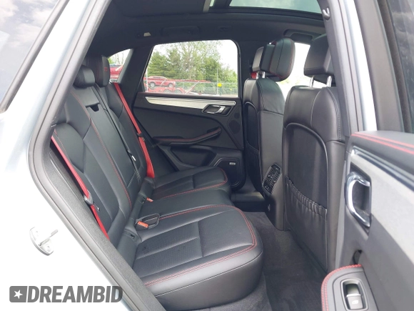 2018 Porsche Macan GTS z VIN WP1AG2A59JLB62326, wystawiony jako IAAI lot #42176369 z przebiegiem 87 686 mil mil oraz . Historia ofert i sprzedaży dostępna na DreamBid. Obrazek 8.