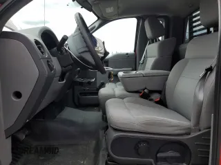 2004 Ford F-150 XL z VIN 1FTRF12W64NC61445, wystawiony jako Copart lot #57894955 z przebiegiem 87 482 mil mil oraz Szkody całkowita. Historia ofert i sprzedaży dostępna na DreamBid. Obrazek 7.