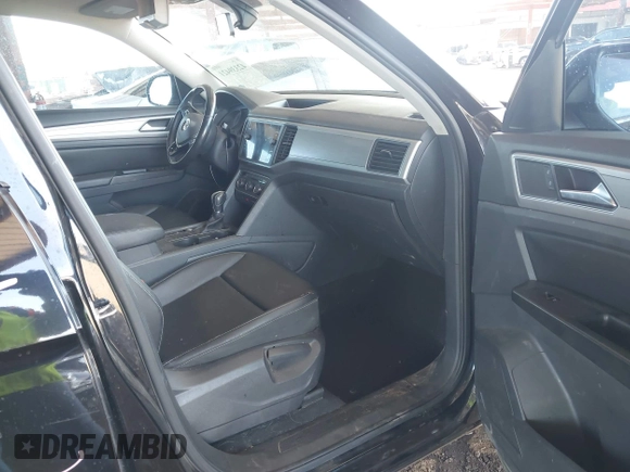 2018 Volkswagen Atlas SE with VIN 1V2CP2CA1JC600999, listed as a IAAI auction lot 42339421 with 133,490 mi miles and . Bid and sale history available at DreamBid. Image 5.