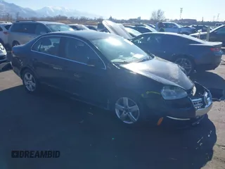 2008 Volkswagen Jetta SE z VIN 3VWRZ71K48M051643, wystawiony jako IAAI lot #41431409 z przebiegiem 385 028 mil mil oraz . Historia ofert i sprzedaży dostępna na DreamBid. Obrazek 1.