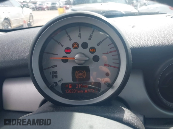 2008 MINI Hardtop with VIN WMWMF33578TU68033, listed as a IAAI auction lot 41939852 with 128,231 mi miles and . Bid and sale history available at DreamBid. Image 7.