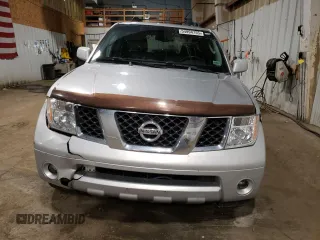 2005 Nissan Pathfinder SE z VIN 5N1AR18W15C738173, wystawiony jako Copart lot #54994755 z przebiegiem 154 776 mil mil oraz Czysty tytuł • Clean title. Historia ofert i sprzedaży dostępna na DreamBid. Obrazek 5.