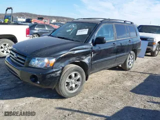 2006 Toyota Highlander w/3rd Row with VIN JTEDP21A560107601, listed as a IAAI auction lot 41306059 with 223,510 mi miles. Bid and sale history available at carsss.com. Image 2.