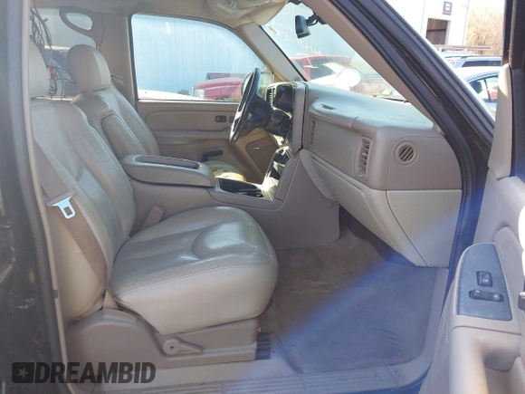 2004 Chevrolet Suburban Z71 with VIN 3GNFK16Z94G128052, listed as a IAAI auction lot 41616545 with 302,271 mi miles. Bid and sale history available at carsss.com. Image 5.