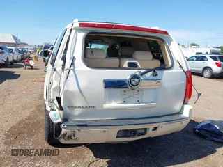 2007 Cadillac Escalade with VIN 1GYFK63847R271121, listed as a IAAI auction lot 42199097 with 138,528 mi miles and . Bid and sale history available at DreamBid. Image 6.