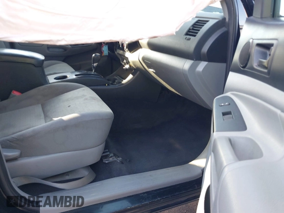 2015 Toyota Tacoma PreRunner z VIN 5TFJX4GN4FX039649, wystawiony jako IAAI lot #41240801 z przebiegiem 233 108 mil mil oraz . Historia ofert i sprzedaży dostępna na DreamBid. Obrazek 5.