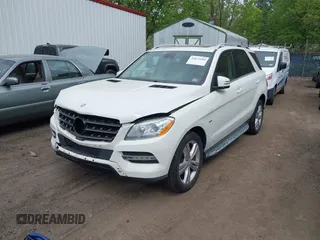 2012 Mercedes-Benz M ML 350 with VIN 4JGDA5HB1CA063846, listed as a IAAI auction lot 42032560 with 175,946 mi miles. Bid and sale history available at carsss.com. Image 2.