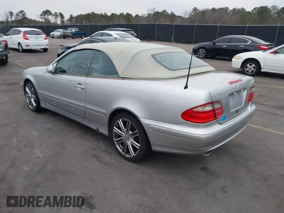 2001 Mercedes-Benz CLK 320 z VIN WDBLK65G81T083711, wystawiony jako IAAI lot #41197334 z przebiegiem 215 544 mil mil oraz . Historia ofert i sprzedaży dostępna na DreamBid. Obrazek 3.