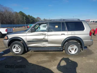 2001 Mitsubishi Montero Sport ES with VIN JA4LS21H91P021312, listed as a IAAI auction lot 40934279 with 268,703 mi miles. Bid and sale history available at carsss.com. Image 14.