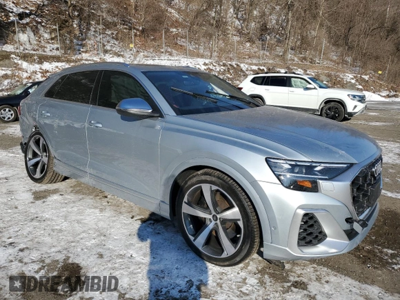2024 Audi SQ8 Premium Plus z VIN WA1AWBF18RD002531, wystawiony jako Copart lot #89172615 z przebiegiem 2 978 mil mil oraz Szkoda całkowita • Salvage title. Historia ofert i sprzedaży dostępna na DreamBid. Obrazek 4.