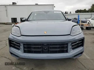 2024 Porsche Cayenne z VIN WP1AA2AY3RDA11208, wystawiony jako Copart lot #54371815 z przebiegiem 7 282 mil mil oraz Szkoda całkowita • Salvage title. Historia ofert i sprzedaży dostępna na DreamBid. Obrazek 5.