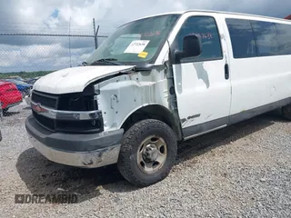 2006 Chevrolet Express Passenger with VIN 1GAHG39UX61106876, listed as a IAAI auction lot 42722638 with 157,081 mi miles and . Bid and sale history available at DreamBid. Image 6.