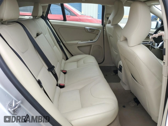 2015 Volvo V60 z VIN YV1612SC1F1191466, wystawiony jako Copart lot #64906184 z przebiegiem 89 444 mil mil oraz Szkoda całkowita • Salvage title. Historia ofert i sprzedaży dostępna na DreamBid. Obrazek 10.