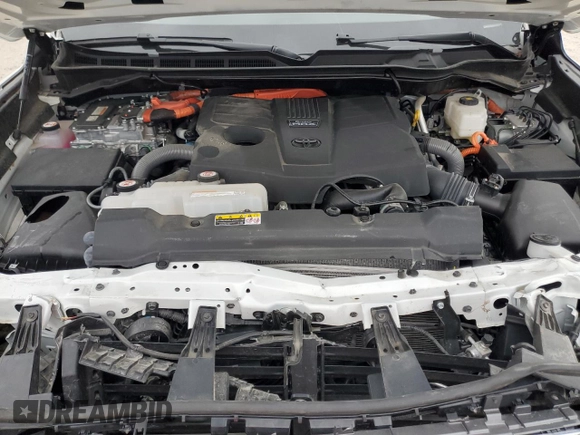 2024 Toyota Sequoia SR5 with VIN 7SVAAAAA5RX003159, listed as a Copart auction lot 45569285 with 17,581 mi miles and Salvage Title. Bid and sale history available at carsss.com. Image 12.