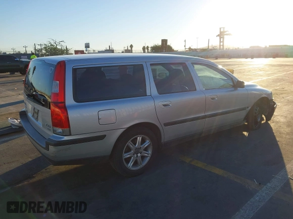 2004 Volvo V70 with VIN YV1SW59V642361434, listed as a IAAI auction lot 40801585 with 119,419 mi miles. Bid and sale history available at carsss.com. Image 4.
