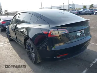 2023 Tesla Model 3 Performance z VIN 5YJ3E1EC3PF716085, wystawiony jako IAAI lot #41911684 z przebiegiem 45 184 mil mil oraz . Historia ofert i sprzedaży dostępna na DreamBid. Obrazek 3.