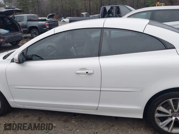 2013 Volvo C70 T5 with VIN YV1672MC9DJ139186, listed as a IAAI auction lot 41541171 with 99,753 mi miles. Bid and sale history available at carsss.com. Image 14.
