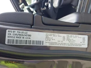 2020 Jeep Grand Cherokee Limited z VIN 1C4RJFBG3LC427063, wystawiony jako IAAI lot #42501552 z przebiegiem 45 186 mil mil oraz . Historia ofert i sprzedaży dostępna na DreamBid. Obrazek 9.