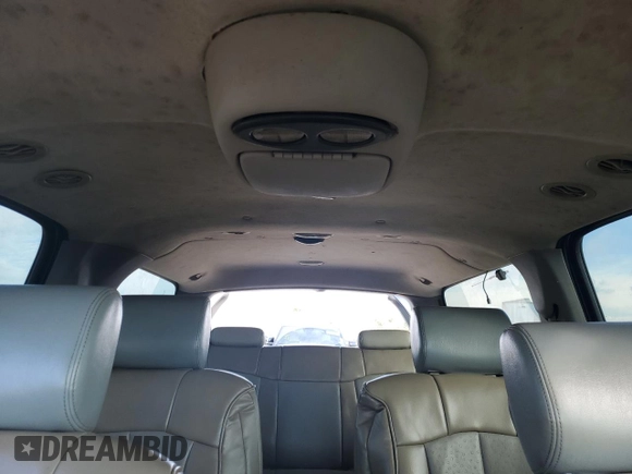 2000 Chevrolet Suburban LT with VIN 3GNEC16T0YG143890, listed as a Copart auction lot 72273534 with 242,305 mi miles and Salvage Title. Bid and sale history available at carsss.com. Image 10.