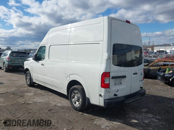 2021 Nissan NV Cargo SV z VIN 1N6BF0LY1MN806850, wystawiony jako IAAI lot #41500860 z przebiegiem 94 928 mil mil oraz . Historia ofert i sprzedaży dostępna na DreamBid. Obrazek 3.