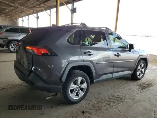 2020 Toyota RAV4 XLE with VIN 2T3W1RFV0LW084934, listed as a Copart auction lot 65985795 with 43,010 mi miles and Salvage title. Bid and sale history available at DreamBid. Image 3.
