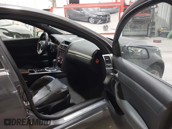 2008 Pontiac G8 z VIN 6G2ER577X8L151778, wystawiony jako IAAI lot #41084344 z przebiegiem 145 990 mil mil oraz . Historia ofert i sprzedaży dostępna na DreamBid. Obrazek 5.