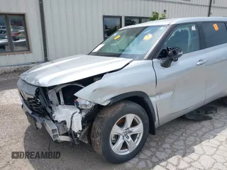 2020 Toyota Highlander LE with VIN 5TDBZRBH6LS048853, listed as a IAAI auction lot 30838868 with 2,013 mi miles and . Bid and sale history available at DreamBid. Image 6.