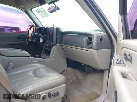 2006 Chevrolet Tahoe Z71 with VIN 1GNEK13Z66R107047, listed as a IAAI auction lot 41233093 with 272,734 mi miles. Bid and sale history available at carsss.com. Image 5.