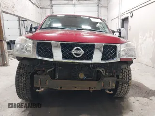 2007 Nissan Titan XE z VIN 1N6AA07B47N240963, wystawiony jako IAAI lot #42250635 z przebiegiem 117 178 mil mil oraz . Historia ofert i sprzedaży dostępna na DreamBid. Obrazek 12.