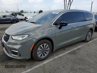 2024 Chrysler Pacifica Hybrid Select z VIN 2C4RC1S7XRR196756, wystawiony jako Copart lot #54409575 z przebiegiem 5 518 mil mil oraz Szkoda całkowita • Salvage title. Historia ofert i sprzedaży dostępna na DreamBid. Obrazek 1.