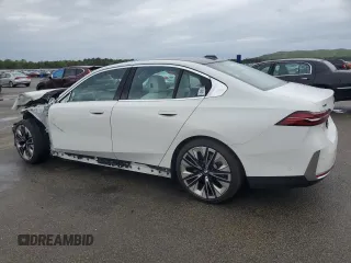 2024 BMW 5 Series 530i xDrive z VIN WBA53FJ05RCP95117, wystawiony jako Copart lot #56534135 z przebiegiem 14 831 mil mil oraz Szkoda całkowita • Salvage title. Historia ofert i sprzedaży dostępna na DreamBid. Obrazek 2.