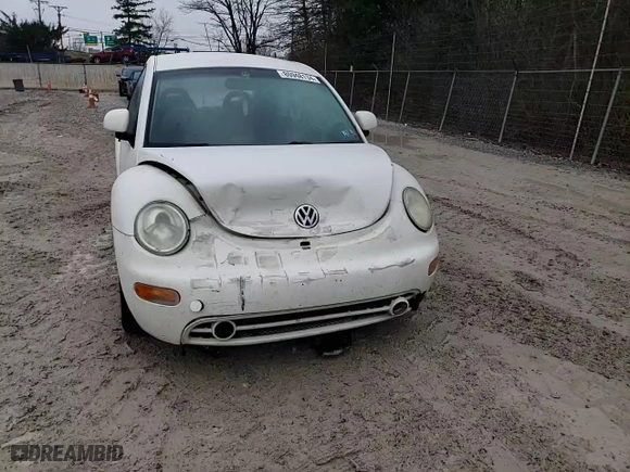 1998 Volkswagen New Beetle with VIN 3VWBB61C0WM025613, listed as a Copart auction lot 80948134 with 176,801 mi miles and Salvage Title. Bid and sale history available at carsss.com. Image 11.