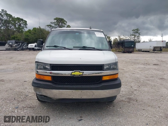 2018 Chevrolet Express Passenger LT с VIN 1GAZGPFG7J1334935, выставлен на аукционе IAAI как лот 41697084 с пробегом 72 571 миль миль и . История ставок и продаж доступна на DreamBid. Изображение 12.