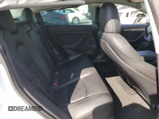 2021 Tesla Model 3 Performance z VIN 5YJ3E1EC1MF075451, wystawiony jako Copart lot #60354235 z przebiegiem 52 662 mil mil oraz Szkoda całkowita • Salvage title. Historia ofert i sprzedaży dostępna na DreamBid. Obrazek 10.