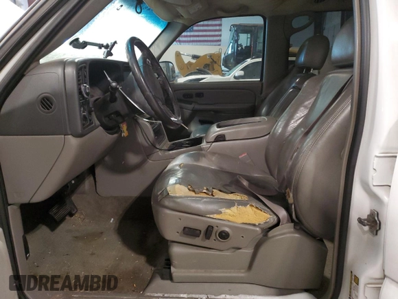 2004 Chevrolet Suburban Z71 with VIN 3GNFK16Z94G310219, listed as a Copart auction lot 45228915 with 341,057 mi miles and Salvage Title. Bid and sale history available at carsss.com. Image 7.