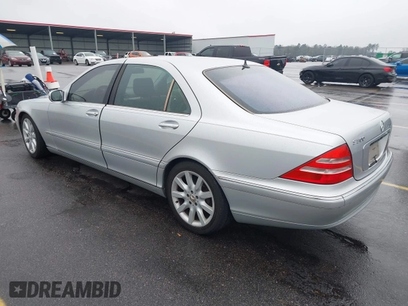 2002 Mercedes-Benz S-Class 5.0L with VIN WDBNG75J82A264932, listed as a IAAI auction lot 41388088 with 195,747 mi miles. Bid and sale history available at carsss.com. Image 3.