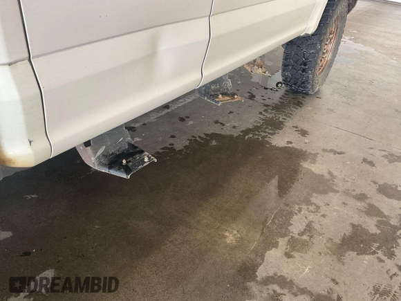 2019 Ford F-250 XL z VIN 1FT7X2B64KEC60947, wystawiony jako IAAI lot #42674456 z przebiegiem 117 379 mil mil oraz . Historia ofert i sprzedaży dostępna na DreamBid. Obrazek 11.