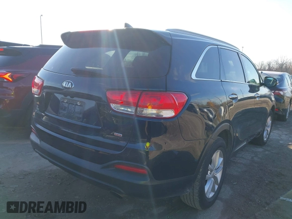 2018 Kia Sorento LX z VIN 5XYPG4A39JG385905, wystawiony jako IAAI lot #40936433 z przebiegiem 116 080 mil mil oraz . Historia ofert i sprzedaży dostępna na DreamBid. Obrazek 4.
