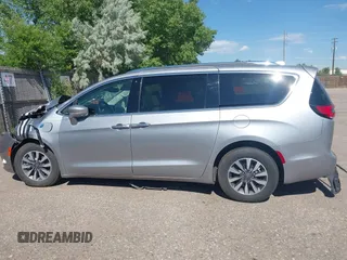 2021 Chrysler Pacifica Hybrid Touring L with VIN 2C4RC1L76MR594571, listed as a IAAI auction lot 40255745 with 58,163 mi miles and . Bid and sale history available at DreamBid. Image 14.