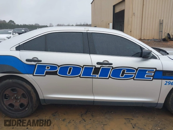 2015 Ford Police Interceptor с VIN 1FAHP2MK8FG190240, выставлен на аукционе IAAI как лот 41570580 с пробегом 131 158 миль миль и . История ставок и продаж доступна на DreamBid. Изображение 13.